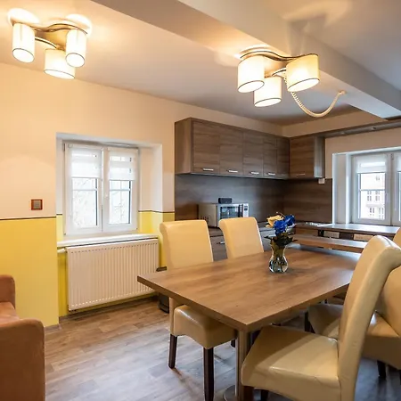 Spacious 20 Min From National Theatre Apartmán