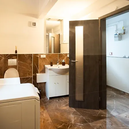 Spacious 20 Min From National Theatre Praha