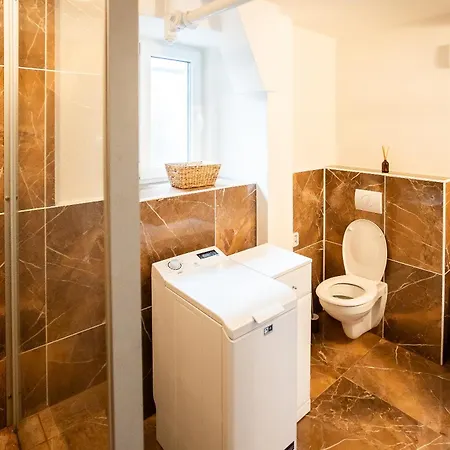 Spacious 20 Min From National Theatre Apartmán *
