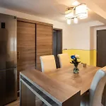 Spacious 20 Min From National Theatre