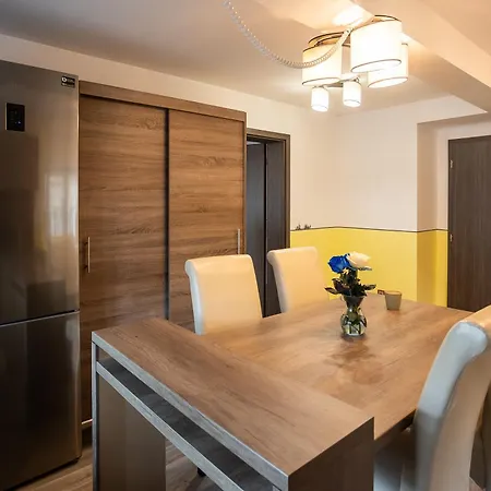 Spacious 20 Min From National Theatre