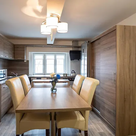 Spacious 20 Min From National Theatre *