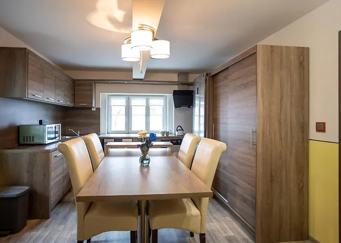 Spacious 20 Min From National Theatre *