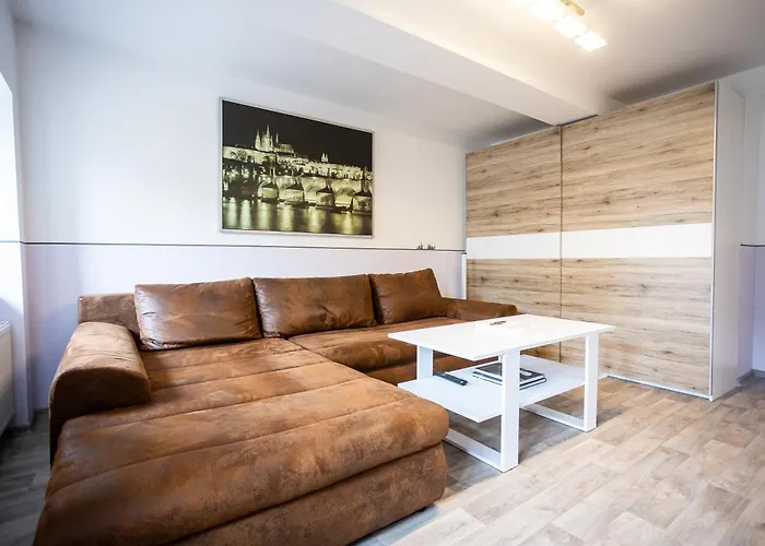 Spacious 20 Min From National Theatre * Прага