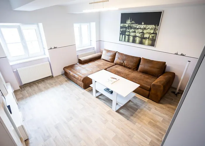 Spacious 20 Min From National Theatre *